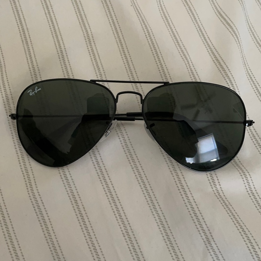 Black aviator Ray Bans